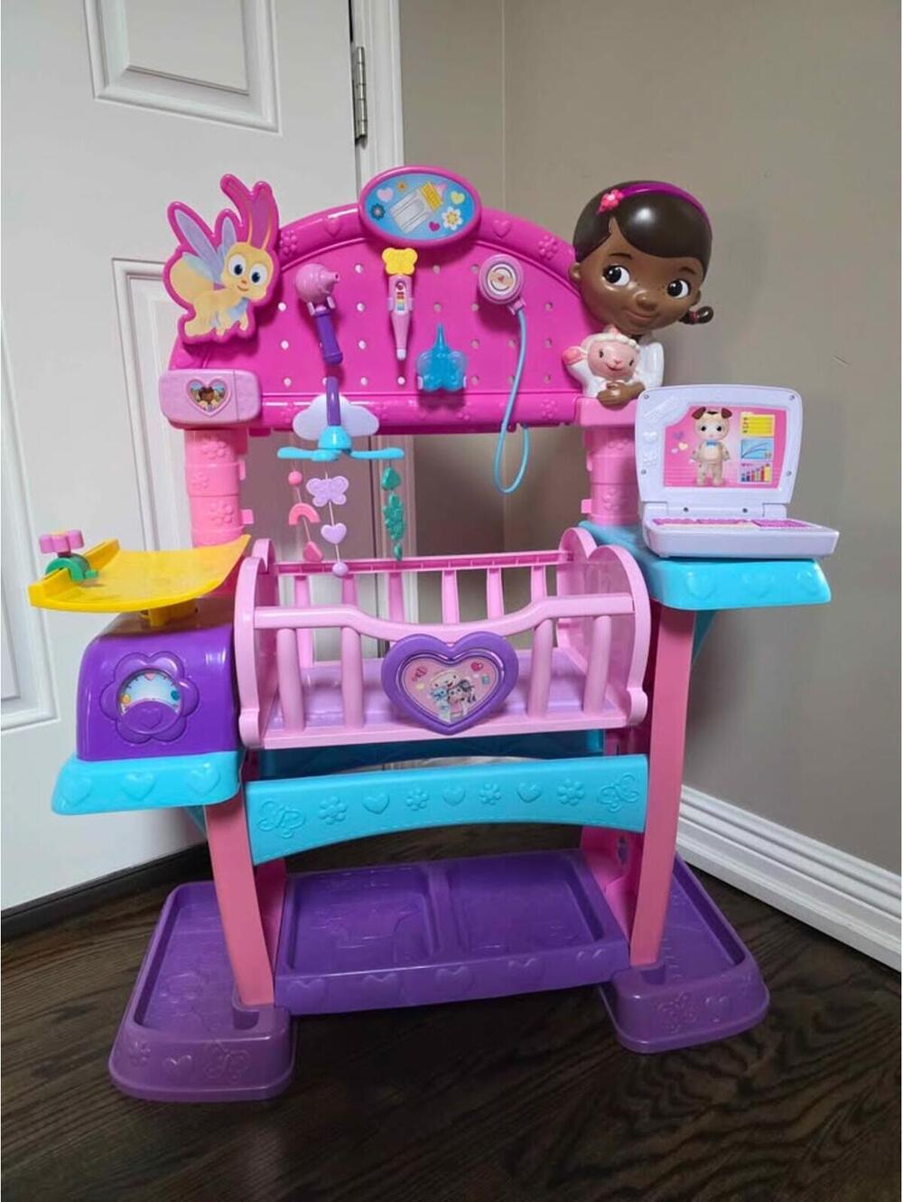 Doc McStuffins Nursery Care Playset